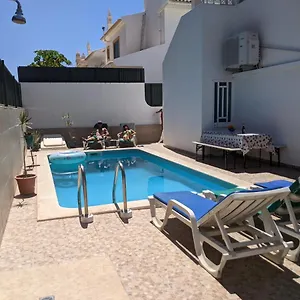  Hostal Dolphin House